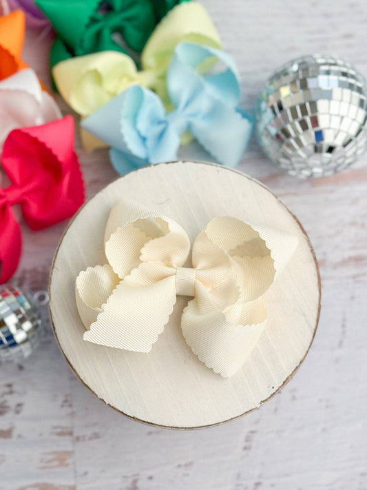 4.5" Classic Scalloped Hair Bow | Clip