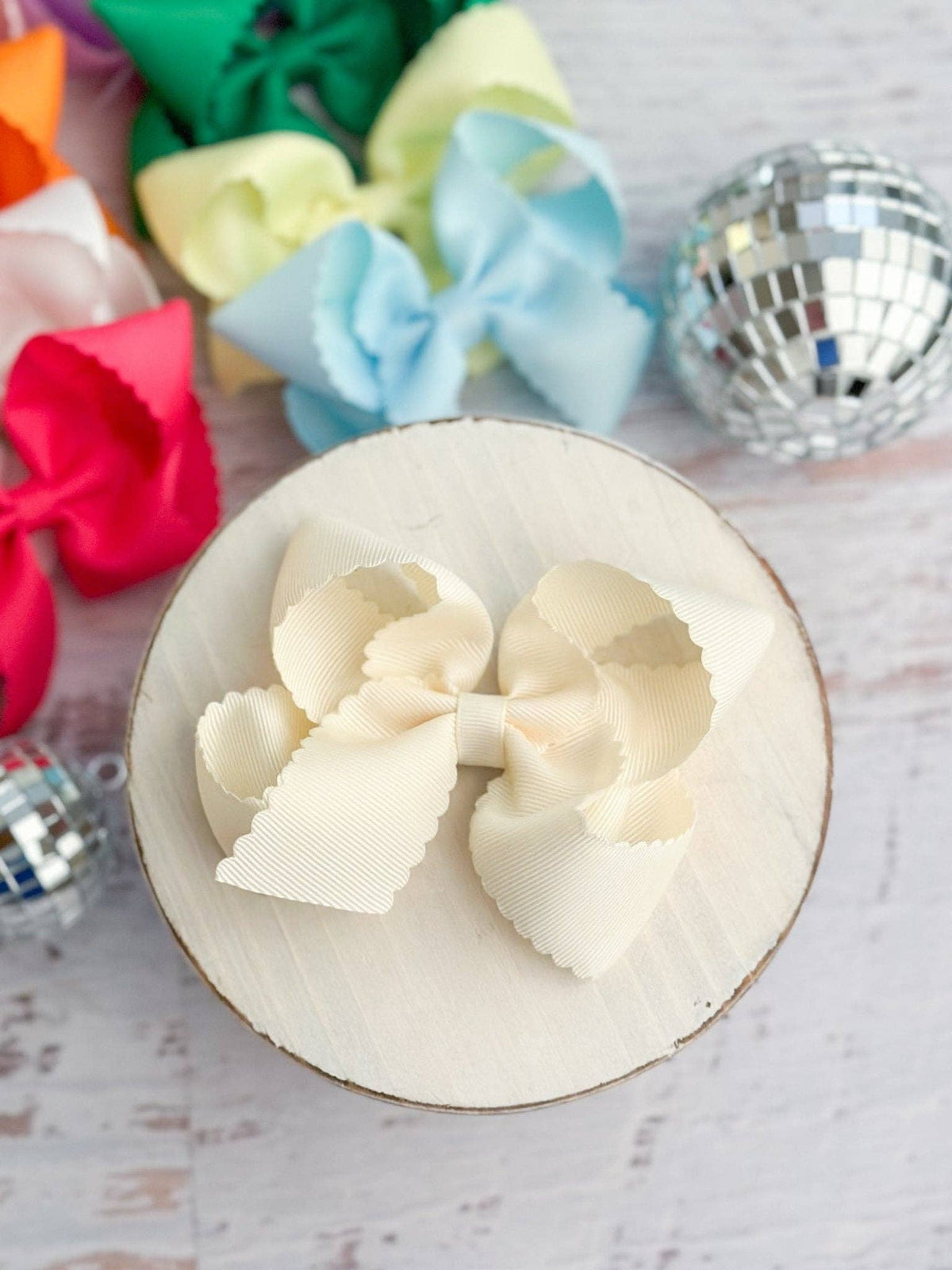 4.5" Classic Scalloped Hair Bow | Clip